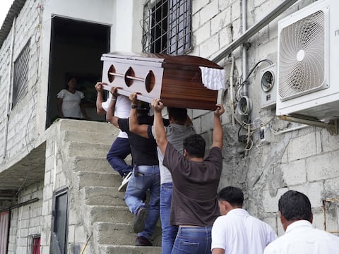 Profesor de fútbol que falleció en Samanes es velado en el noroeste de Guayaquil: “Murió electrocutado y eso le causó un paro cardíaco”