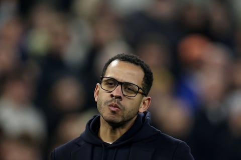 Chelsea no tendrá que pagarle 28 millones de euros a Liam Rosenior tras despedirlo