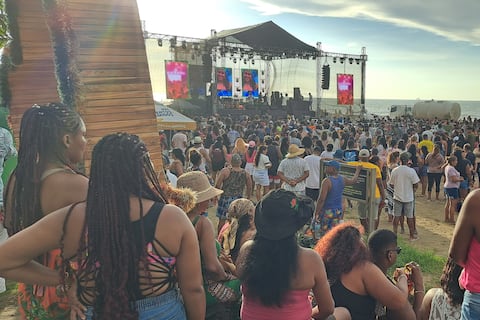 Con conciertos y actividades playeras finaliza el feriado de Carnaval en Esmeraldas