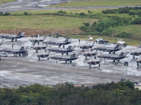 Fuerzas Armadas de Estados Unidos mantienen despliegue aéreo en el aeropuerto de Puerto Rico: respuesta inmediata ante posibles contingencias