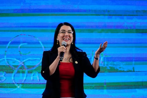 Daniel Noboa delega a ministra de Educación al Comité para el otorgamiento de reconocimientos públicos