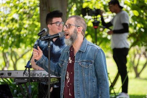 ‘La cima de la vida’, un documental sobre la enfermedad de Alzheimer con conducción y música de Sergio Sacoto, se estrena este martes 12 de marzo