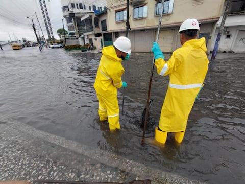 Hasta 5 metros alcanzó la marea en Guayaquil, y eso complicó la evacuación de las aguas de lluvia