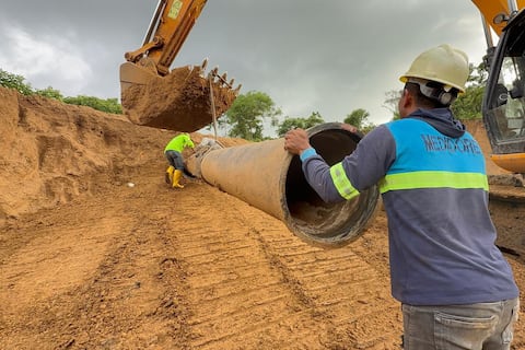 Rotura de dos acueductos deja sin agua a varios cantones manabitas