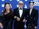 Emily Estefan posa con sus padres Gloria y Emilio en los Latin Grammy 2025, tras su episodio de violencia doméstica
