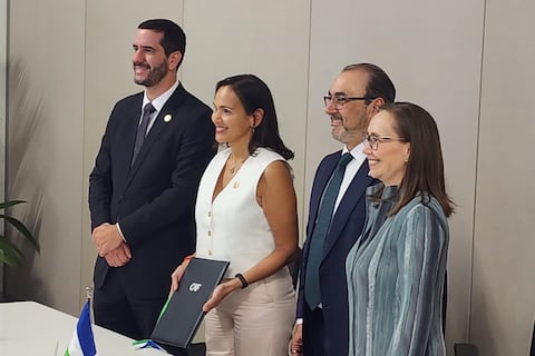 Ecuador recibe apoyo por $ 2,5 millones de la CAF para desarrollo de sectores energético y aéreo