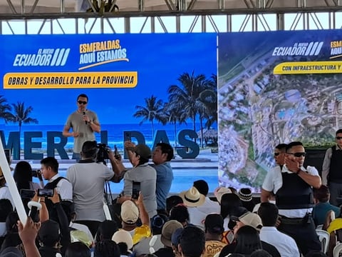 Daniel Noboa anuncia proyectos de vivienda y construcción de parque en Esmeraldas