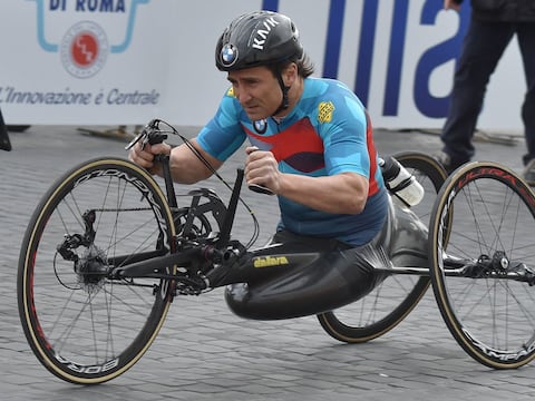 ‘Se apaga una luz extraordinaria’: dolor en Italia por la muerte de Alex Zanardi, expiloto de Fórmula 1 y leyenda paralímpica