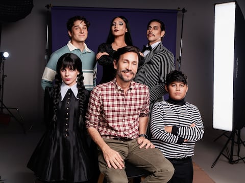 ‘Los Locos Addams’ se toman el Sánchez Aguilar, con Merlina y un chico ‘normal’ en una cómica historia de amor y opuestos