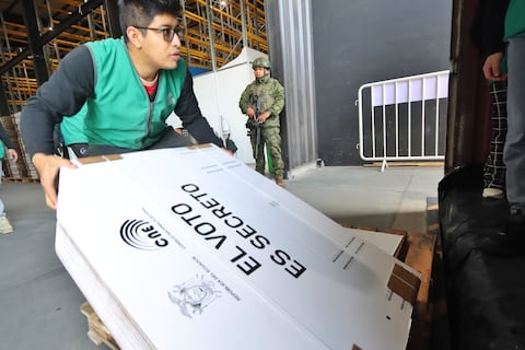 Concluye entrega de los paquetes electorales en los recintos de la ciudad de Quito