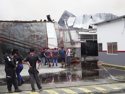 ‘Este era el sustento de nuestras casas’: angustia entre trabajadores tras incendio en ensambladora de motos del Guasmo