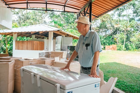 La historia de Douglas McMeekin, el gringo que perdió el sueño americano y ahora vive en la selva ecuatoriana