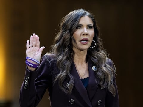 Daniel Noboa condecoró a Kristi Noem con la Orden Nacional ‘Al Mérito’ por su aporte en cooperación bilateral