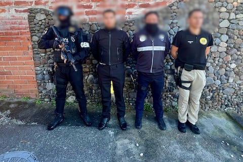 Cinco uniformados detenidos en Ecuador por venta de condecoraciones con firmas falsas