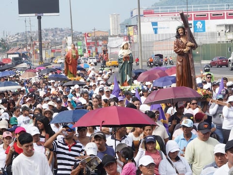 El viacrucis de la Esperanza congregó a cientos de fieles en la vía a Daule