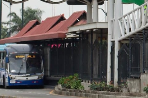 Parada Centro de Convenciones de la Metrovía será suspendida por 30 días: mantenimiento en paso peatonal