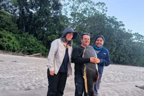 Pescadores indígenas que superan a científicos: el asombroso resultado del estudio que cambia la protección de los ríos ecuatorianos