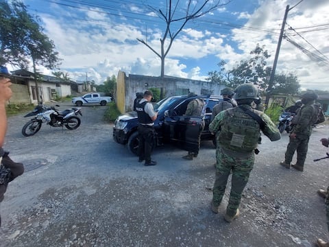 Atentado con explosivos afecta almacén de repuestos en Santo Domingo
