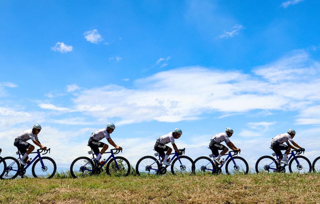Ecuatoriano Bryan Obando coloca al Movistar Best PC en el ‘top ten’ de la Vuelta a Colombia 2025