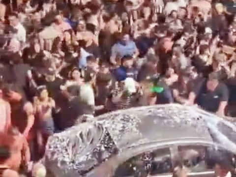 De desnudos a baños desde tanqueros: Las situaciones más polémicas que dejó el Carnaval en Ecuador