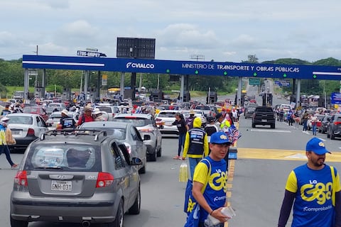 Más de 50.000 vehículos han salido por el peaje de Chongón desde que empezó el feriado