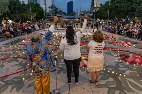 Velada en el Monumento de la Madre