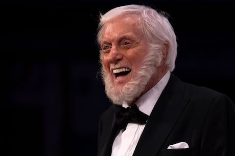 Dick Van Dyke, la estrella de Mary Poppins, cumple 100 años: ¿cuál es el secreto de su longevidad?
