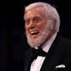 Dick Van Dyke bromea y dice que sería gracioso si no ‘llegara a los 100 años’ este diciembre