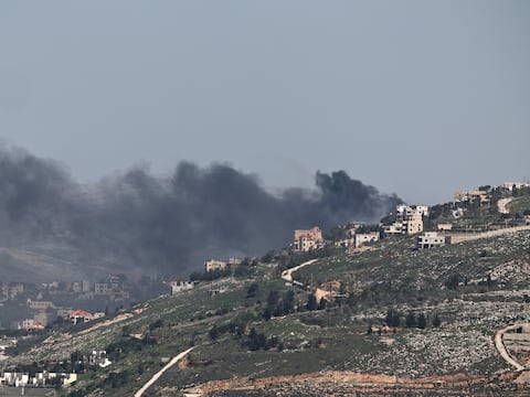 (Video) Misil cae a pocos metros de periodista en Líbano