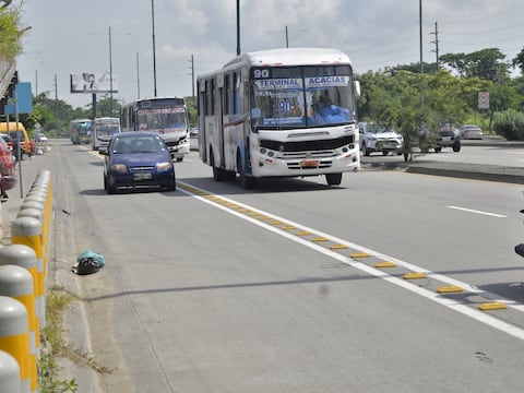 Conductores invaden ciclovía de la autopista Narcisa de Jesús y aseguran que implementación es ‘confusa’
