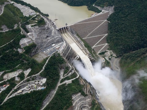 Venta de energía eléctrica y logística de hidrocarburos están exentos del arancel del 30 % a importaciones desde Colombia