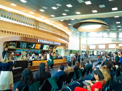 Starbucks abre su octava cafetería en un punto estratégico de conectividad de Quito