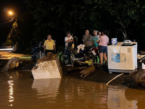 Chone enfrenta inundaciones tras desbordamiento de los ríos Garrapata y Mosquito
