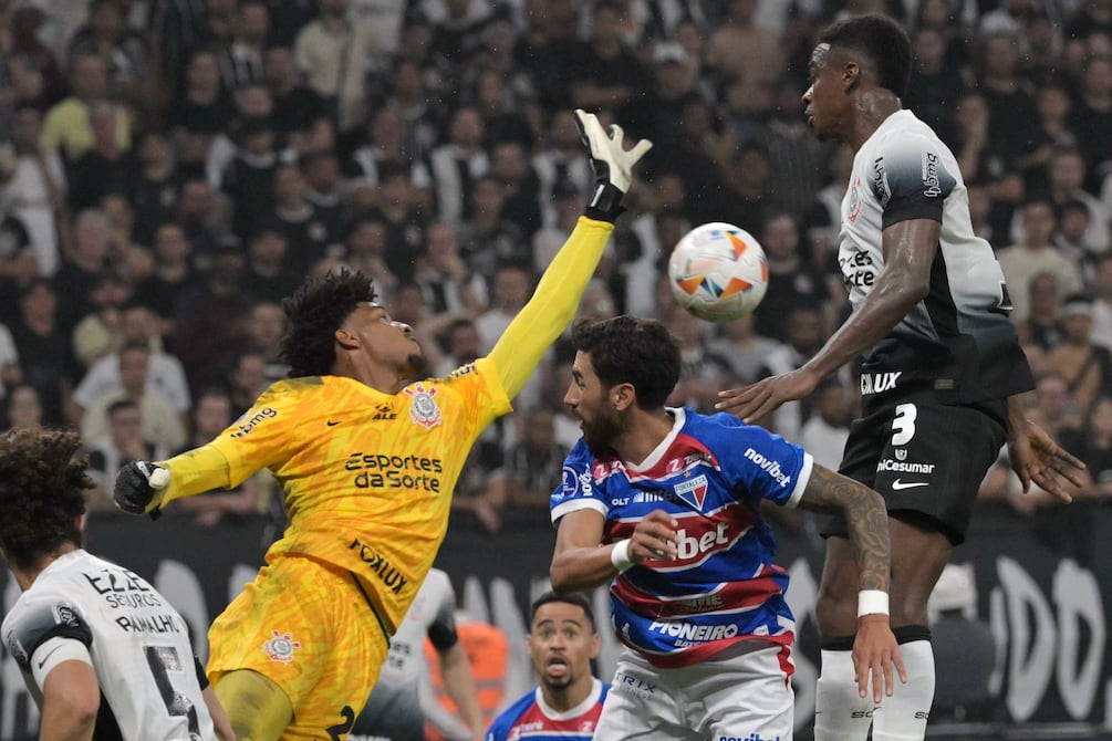 Corinthians de Félix Torres elimina a Fortaleza y clasifica a las semifinales de Copa Sudamericana