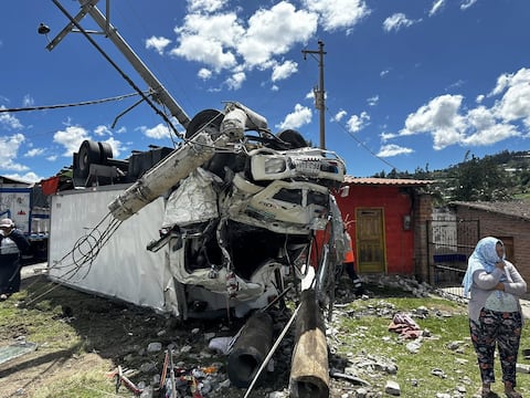 Un fallecido y dos heridos tras siniestro de tránsito en la Panamericana E35, en Otavalo