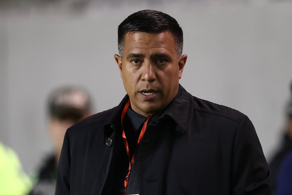 ‘Rechazó dirigir a un equipo más grande que Junior’, señala la prensa de Colombia sobre el supuesto interés de Barcelona SC por César Farías