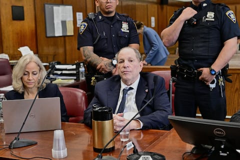 Harvey Weinstein fue ‘el que sufrió el abuso’, afirmó su defensa en los alegatos finales en el nuevo juicio en su contra