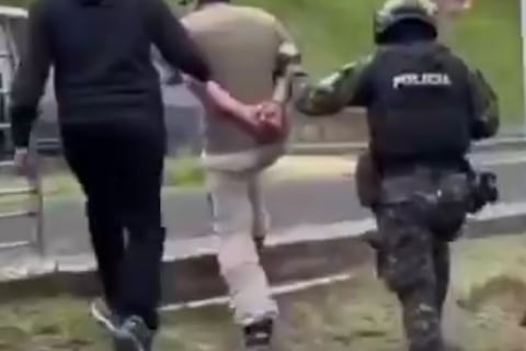 Alias ‘Javi’, integrante de Los Lobos, fue aprehendido con armas cerca del parque Cumandá de Quito