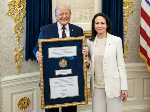 New York Post revela la foto oficial de Donald Trump y María Corina Machado con la medalla del Nobel de la Paz