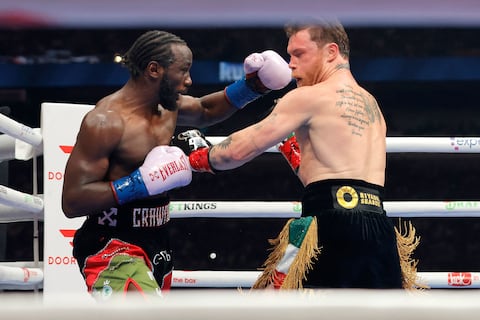 Canelo Álvarez fue derrotado por Terence Crawford: el estadounidense le arrebató los títulos de campeón supermediano