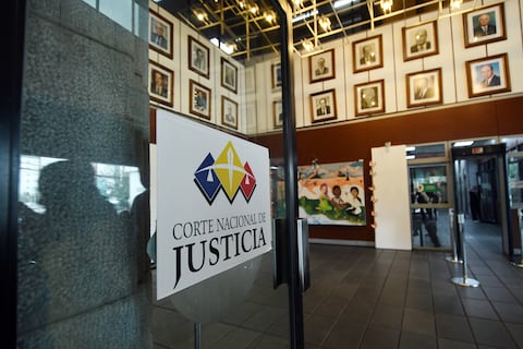 Fiscalía pide fecha para formular cargos por un ‘acoso sexual’ en el que estaría involucrado un exconjuez de la Corte Nacional destituido