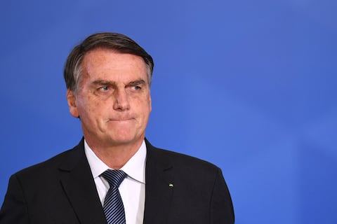 Jair Bolsonaro es trasladado a un hospital tras golpearse en la cabeza