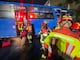 Bus con pasajeros choca contra un muro y casi cae a una quebrada en Quito
