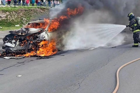 ¿Cuántos carros se incendian cada mes en Quito?: estas son las principales causas