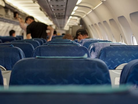 Mantén comportamiento de altura en los aviones: por estos motivos te pueden sancionar o detener