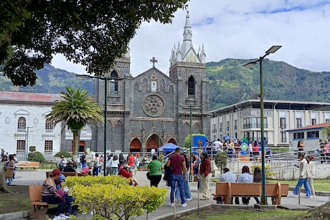 Satisfacción en Baños de Agua Santa por afluencia que alcanzaría los 200.000 visitantes: ‘en este feriado vamos a romper los récords históricos’