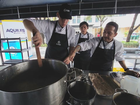 En la Plaza San Francisco se preparó y se realizó degustación de fanesca con más de 200 asistentes