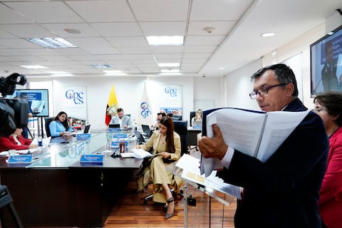 Pugna en elección del fiscal del Estado: veedora sobreseída en un caso relacionado con el plagio de Fernando Balda pide el cese de otro veedor que alerta de posibles irregularidades