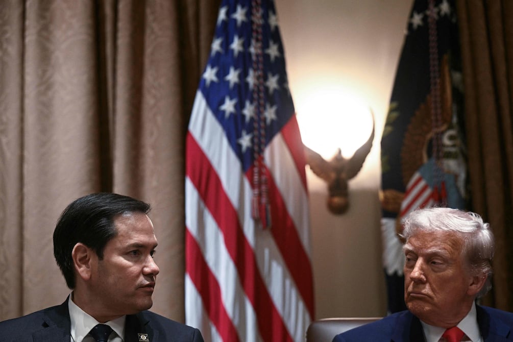 China condena el plan “discriminatorio” de Trump de revocar visas a estudiantes