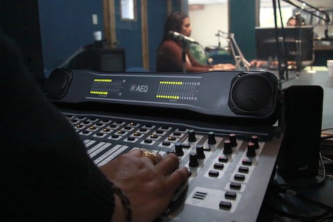 Las irregularidades en la concesión de frecuencias de radio persisten, determinó la Contraloría